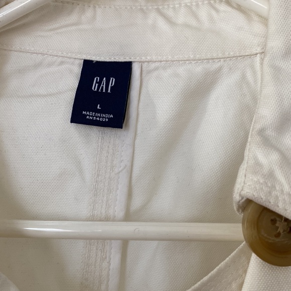 Gently Used Women’s Gap Jacket - Picture 4 of 5
